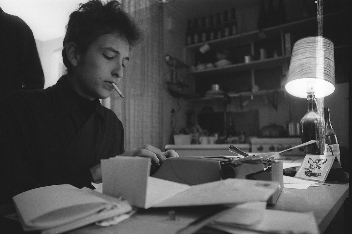 Bob Dylan typing at his typewriter, 1964